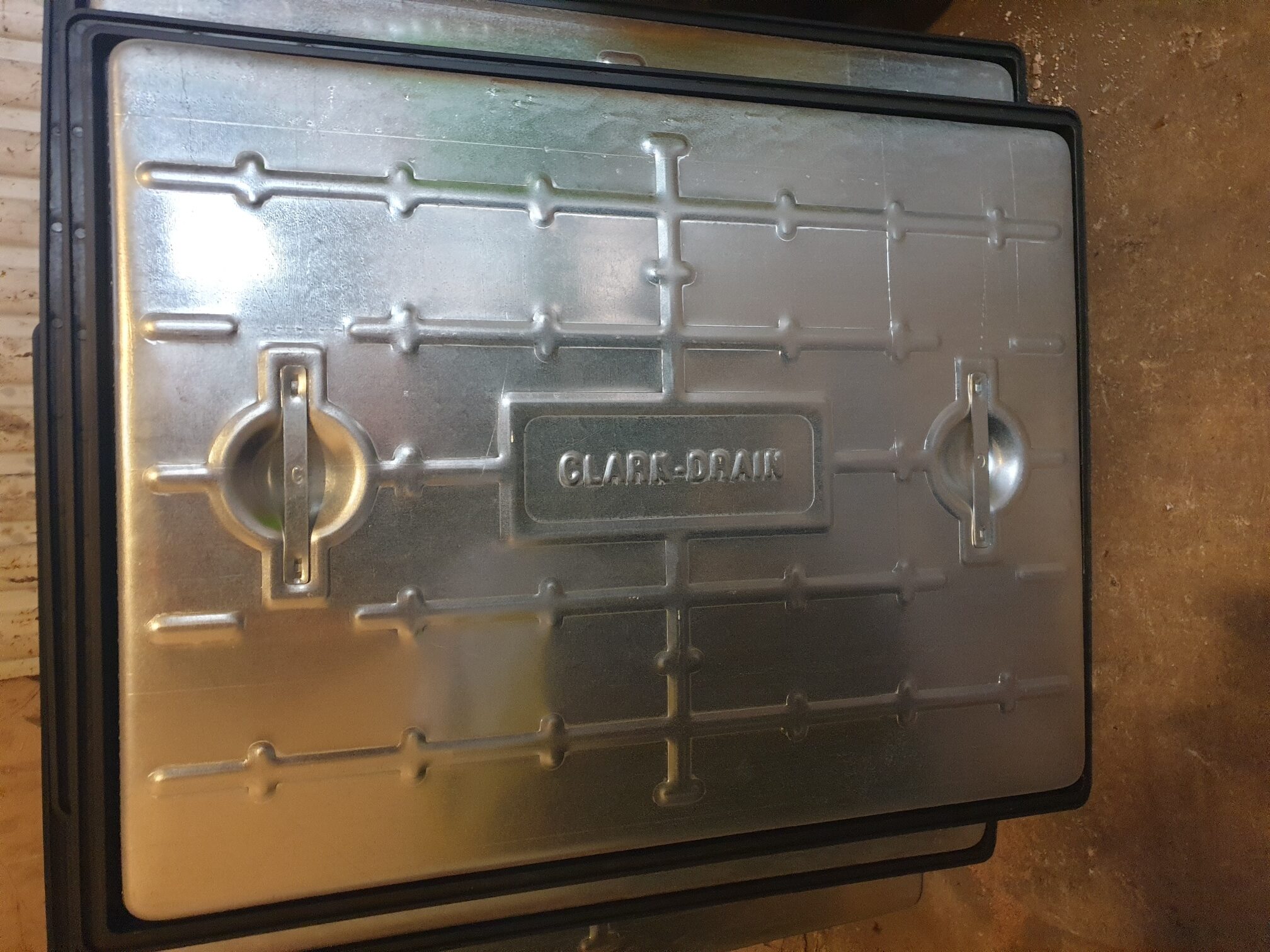 10 Tonne Galvanised Heavy Duty Manhole Paving Grid Cover & Frame - 600x450mm