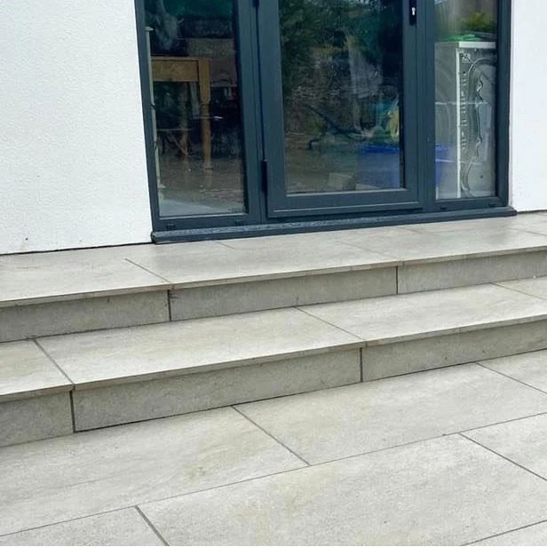 Hammer Grey Porcelain Bullnose Steps 900×450 20MM