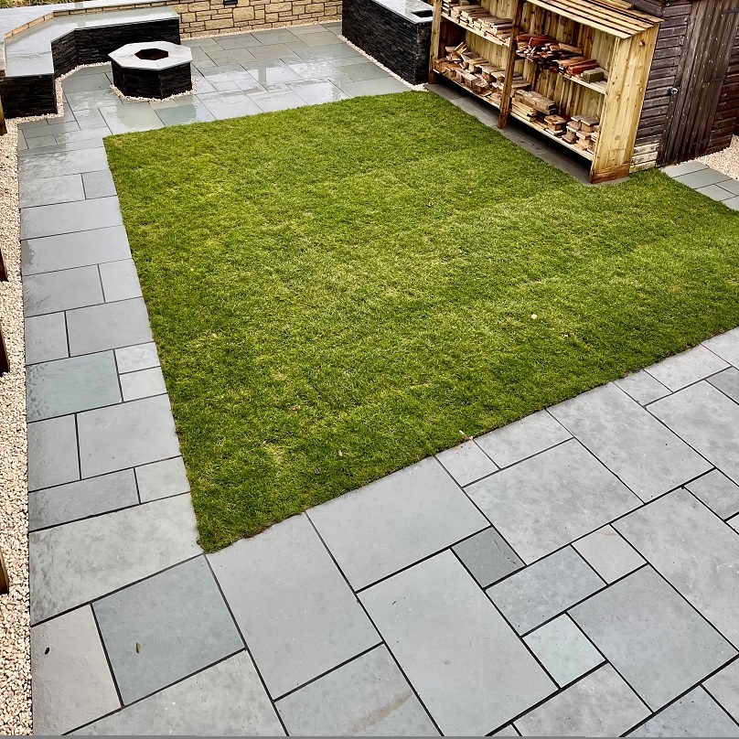 Kota Blue Limestone Mixed Size Brush Tumbled Paving Slabs