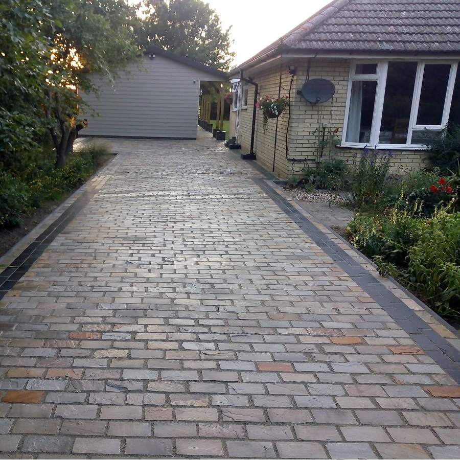 Cobble Setts Raj Green Natural Sandstone 200x100 40mm+
