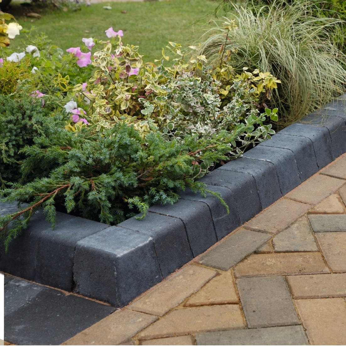Small Block Edging Concrete Kerb - Charcoal